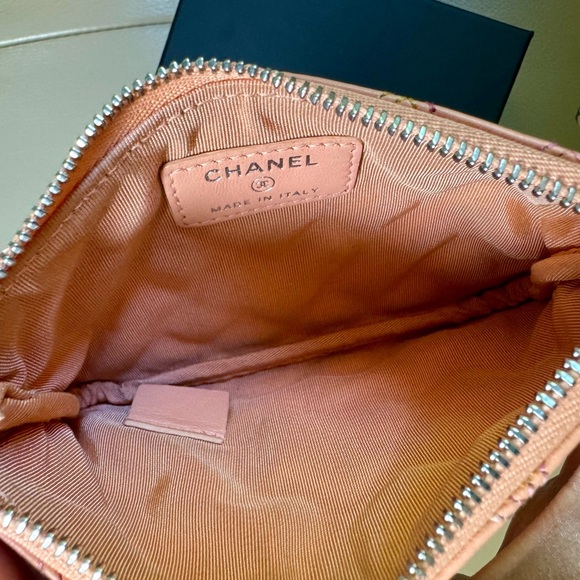 Sold x x CHANEL Quilted Small Cosmetic Case Coral - Picture 7 of 10